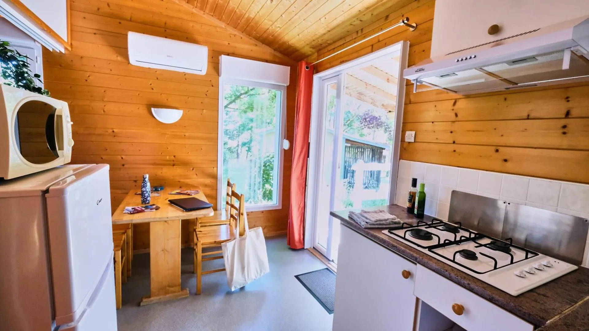 Κάμπινγκ Camping Le Couriou Recoubeau-Jansac